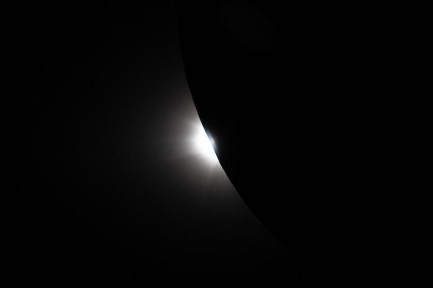 Eclipse solar durante a missão Artemis II