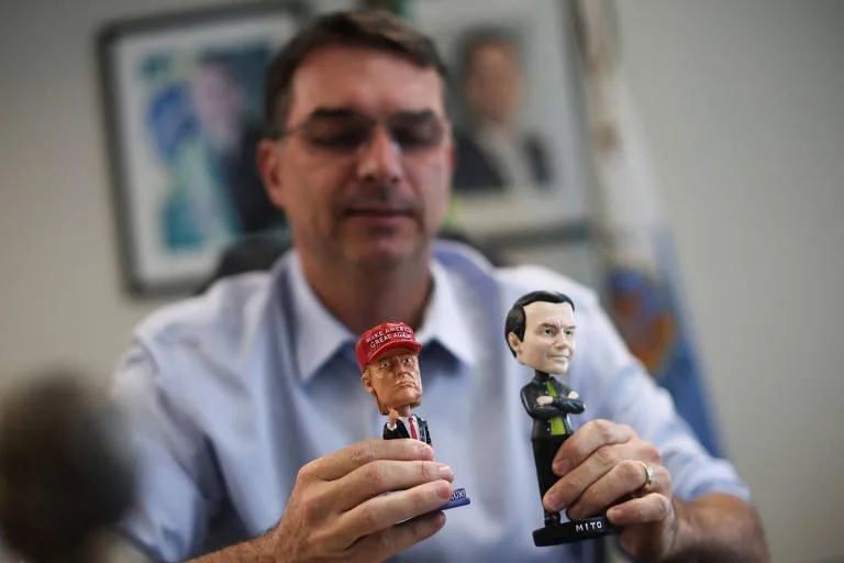 Bolsonaristas Tentam Influenciar Encontro entre Lula e Trump para Desgastar o Petista
