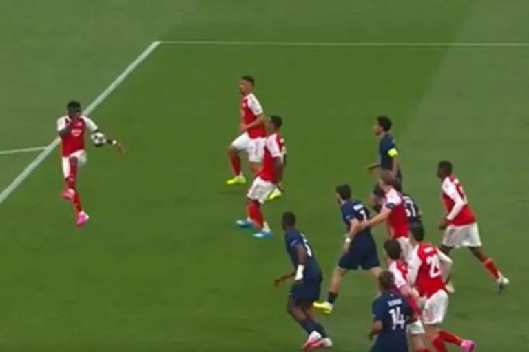 Arsenal Escapa de Penalidade em Final da Champions League Após Incidente com Bukayo Saka