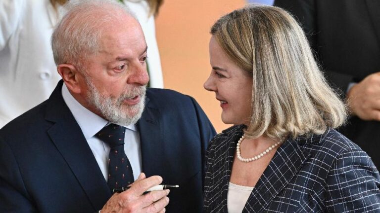 STF Arquiva Ação de Bolsonaro Contra Lula e Gleisi Hoffmann por Crimes contra Honra
