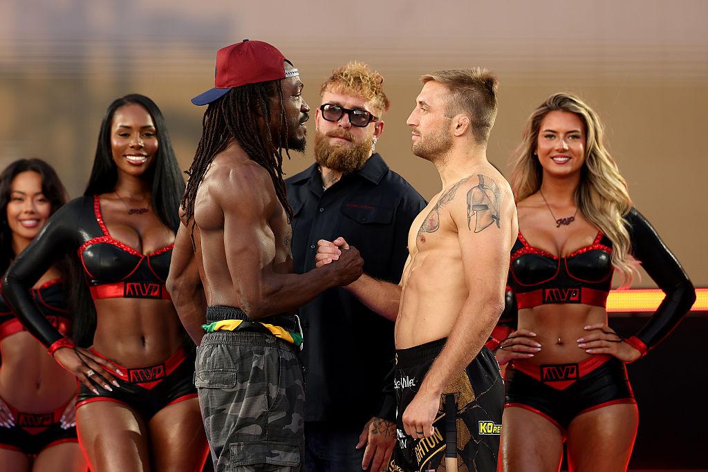 Jefferson Creighton e Jason Jackson se enfrentam durante a pesagem