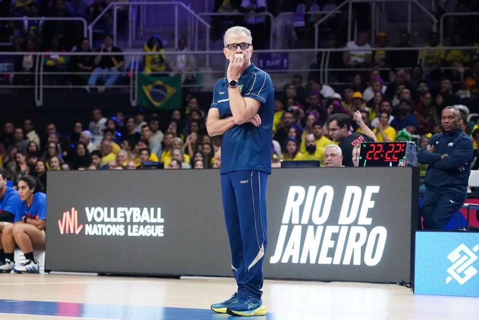 Bernardinho convoca destaques da Superliga para treinos junto com a seleção