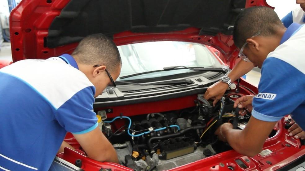 Senai oferece bolsas de estudos para curso técnico de manutenção automotiva