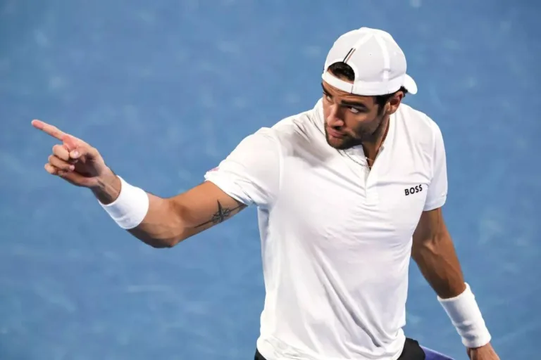 A Grande Competição de Tênis: Matteo Berrettini Se Destaca no Aberto da França