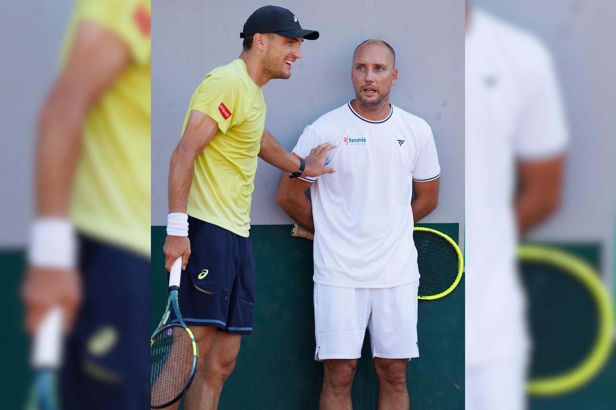 Raphaël Collignon e Steve Darcis durante treinamento no Roland Garros