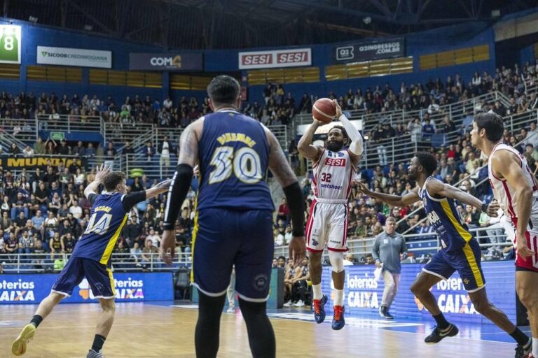 Franca vence Mogi em um jogo emocionante e avança para as semifinais do NBB