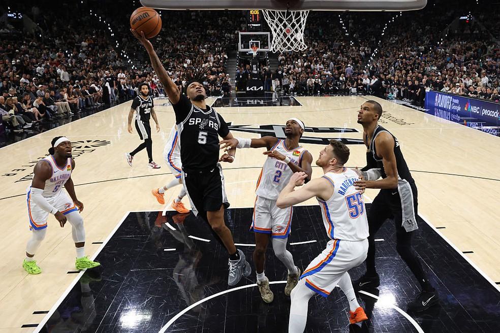 San Antonio Spurs dominou o Oklahoma City Thunder durante todo o jogo