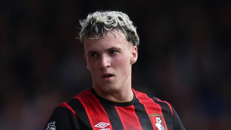 Bournemouth Suspende Alex Jimenez em Investigação de Redes Sociais
