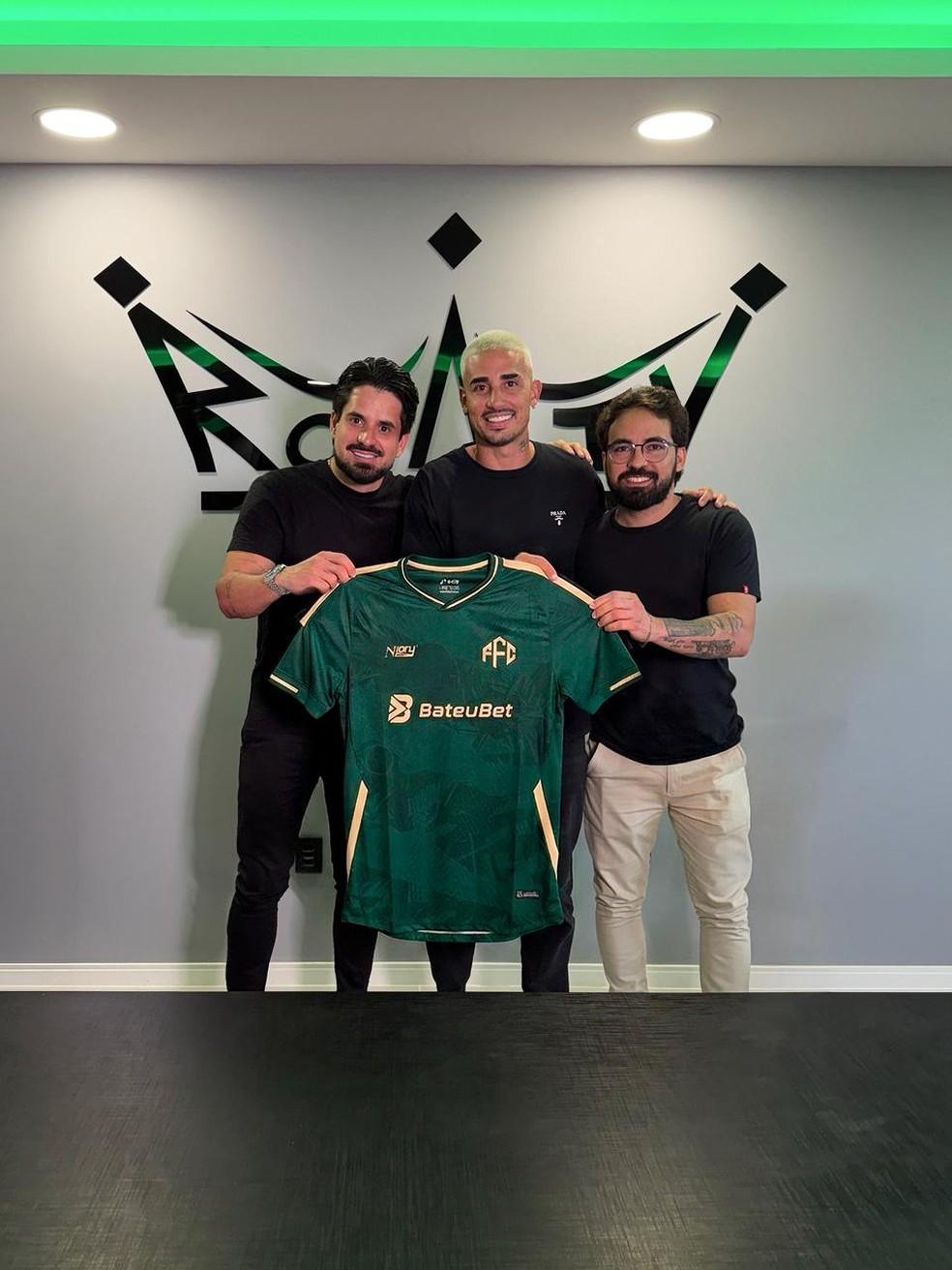 Neto Lima ao lado de Thiago Galhardo