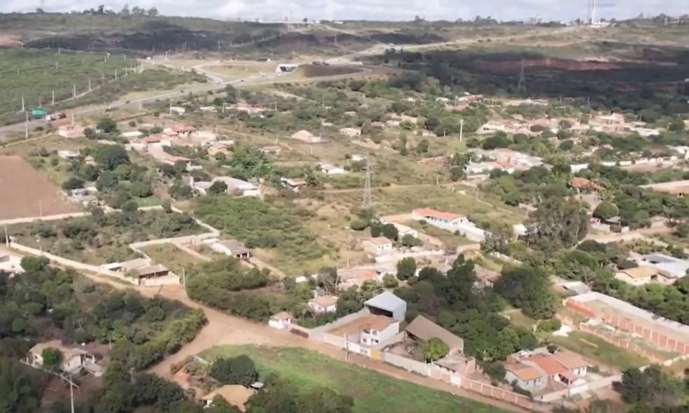 Dono de terra consegue reintegração de posse após área ser transformada em comunidade com mais de 100 famílias na BA