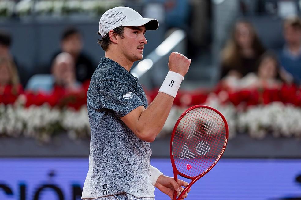 João Fonseca, tenista brasileiro, durante a sua estreia em Roland Garros.