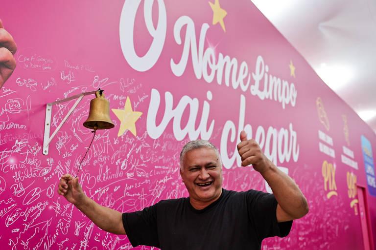Brasileiros renegociam dívidas no Feirão Limpa Nome da Serasa.