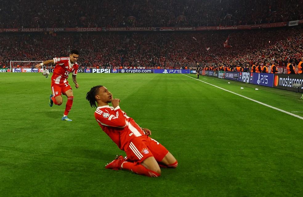 Olise comemora em Bayern x Real Madrid