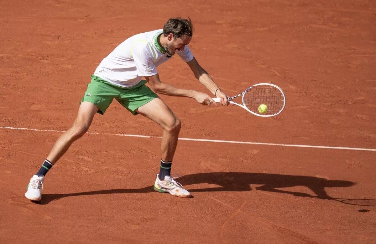 Daniil Medvedev em ação no French Open