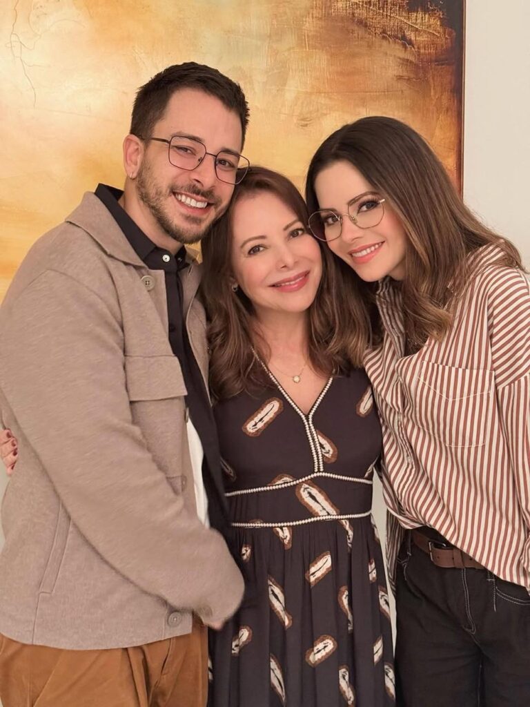 Homenagem de Sandy e Junior à Mãe Noely no Dia das Mães