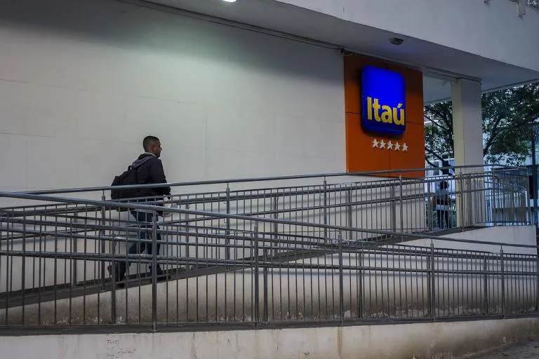 Desenrola Brasil: Início do Programa de Renegociação de Dívidas Enfrenta Dificuldades nos Bancos
