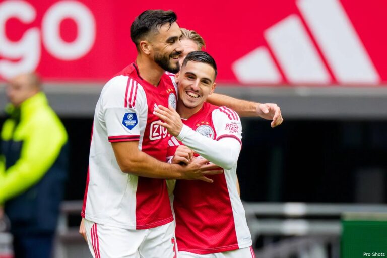 Weghorst Assume a Ponta de Lançamento do Ajax em Jogo Crucial na Eredivisie
