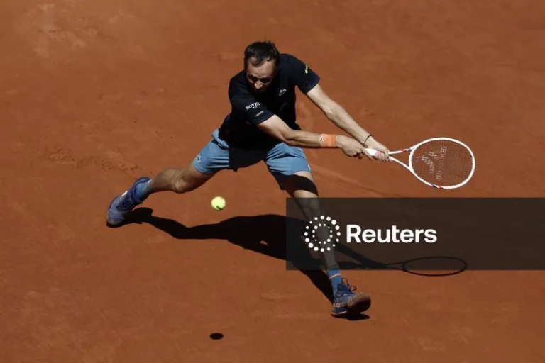 Daniil Medvedev é Eliminado na Primeira Rodada do Aberto da França