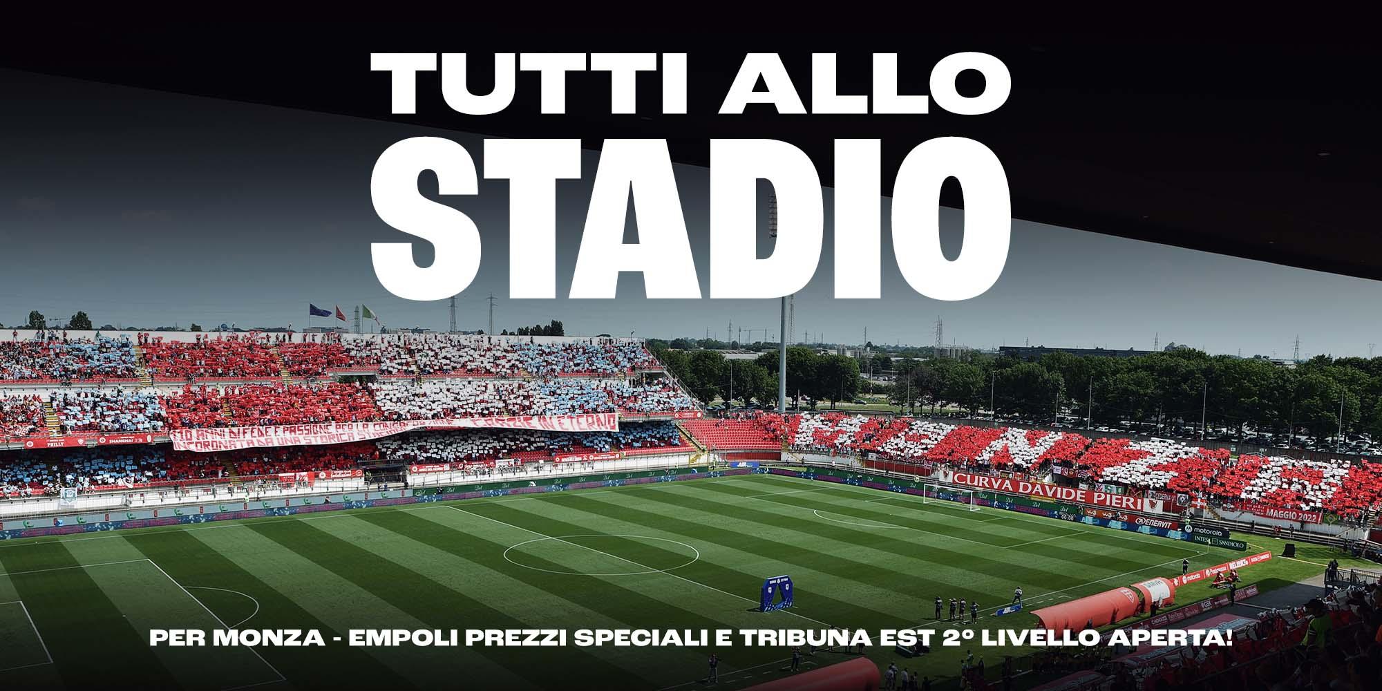 Jogadores do Monza em ação durante a partida