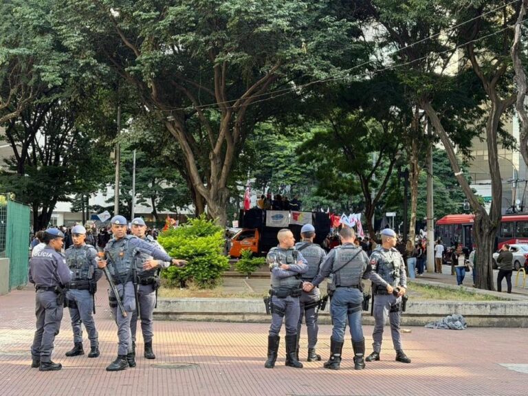 Conflito entre Estudantes e Vereadores em Protesto na USP: Um Dia de Tensão e Reivindicações
