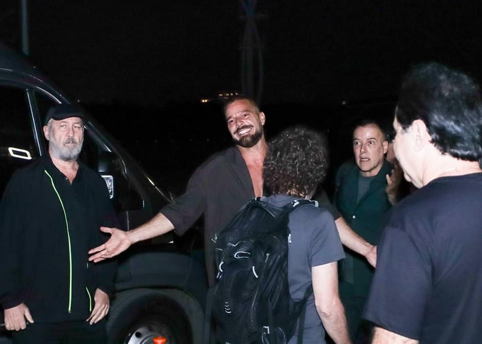 Ricky Martin chega para show de Luan Santana