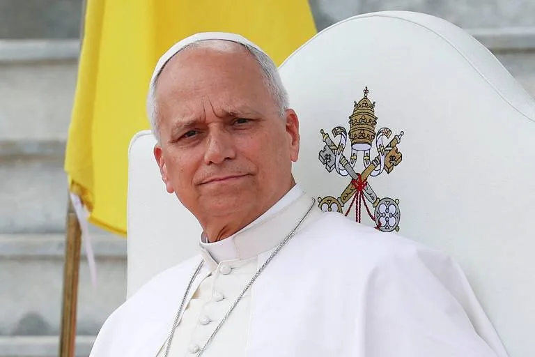 Atendente de Banco Desliga na Cara do Papa Leão XIV em Frustrante Tentativa de Atualizar Cadastro