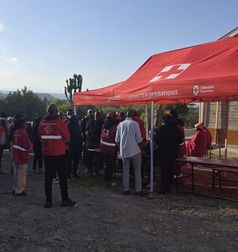 Incêndio em dormitório no Quênia causa tragédia com 16 mortes de estudantes