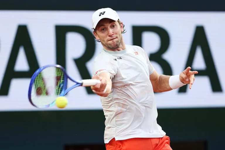 João Fonseca se prepara para duelo decisivo contra Casper Ruud em Roland Garros