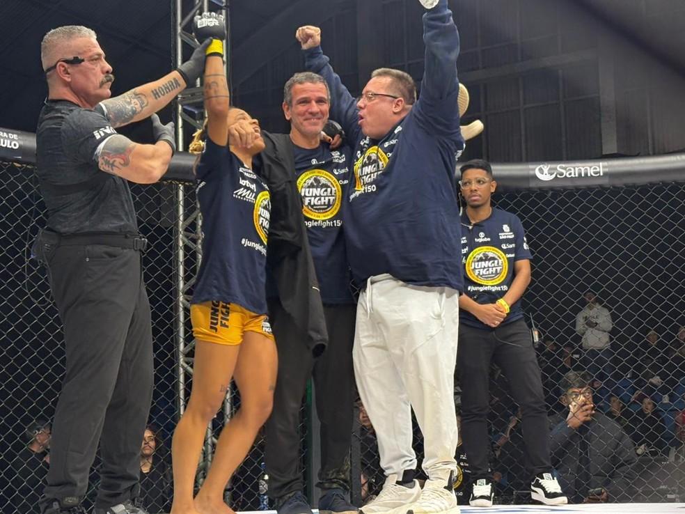 Yasmin comemora vitória no Fight do Milhão