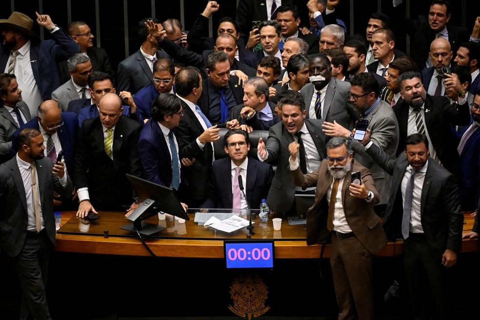 Hugo Motta retoma controle da Mesa Diretora da Câmara após ocupação de deputados da oposição