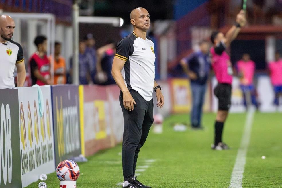 Higo Magalhães, técnico do Brusque