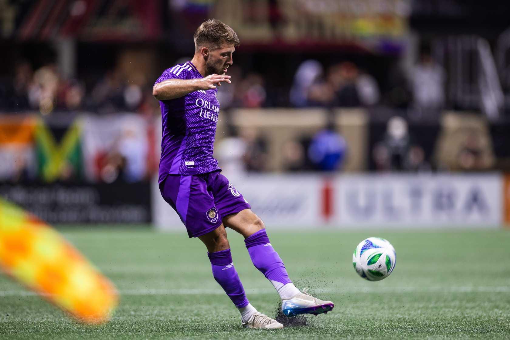 Marco Pasalic jogando a bola contra o Atlanta.