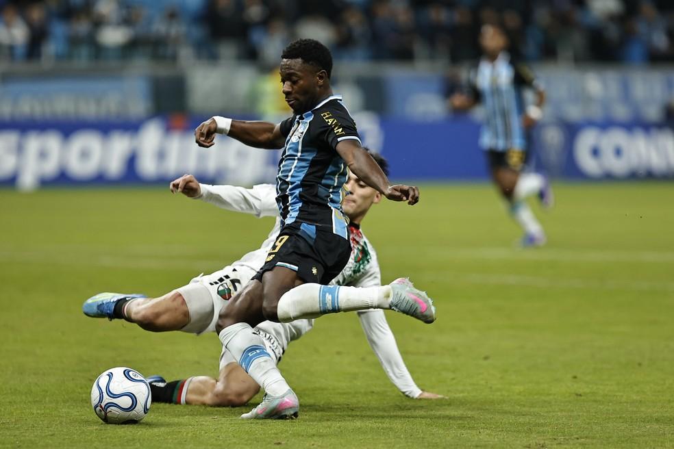 Amuzu foi titular na partida do Grêmio contra o Palestino