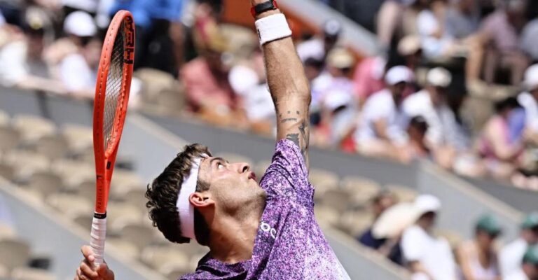 Flavio Cobolli e Zachary Svajda avançam para as oitavas de final em Roland-Garros 2026