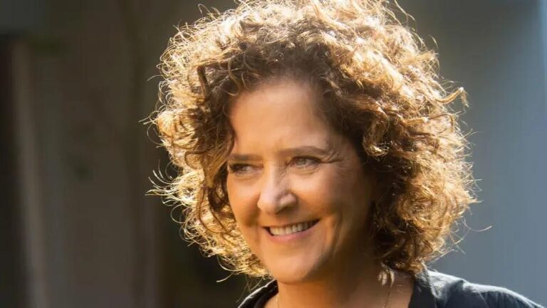 Carla Madeira: O Fenômeno da Literatura Brasileira e Seu Impacto nas Redes Sociais