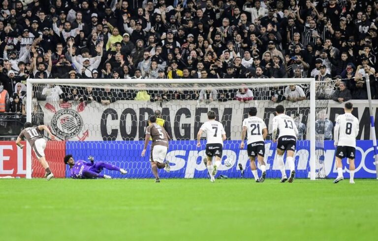 Corinthians sofre derrota para o Platense e Hugo Souza se desculpa