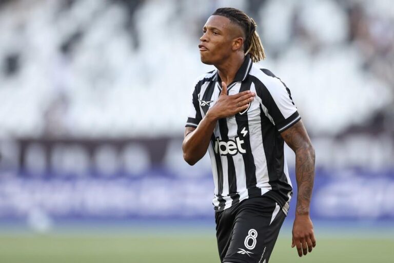 Danilo se afasta de jogo e define futuro no futebol após Copa do Mundo