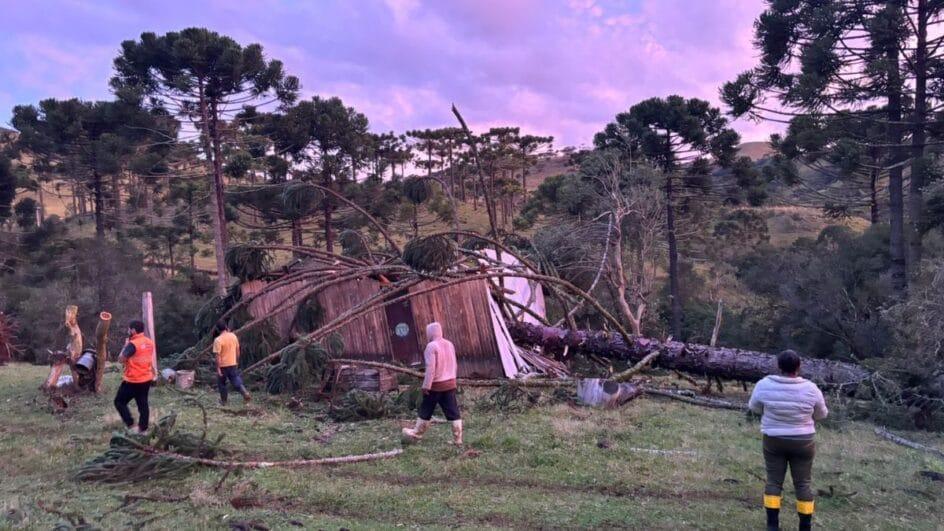 Tempestade com sinais de rotação em São Joaquim