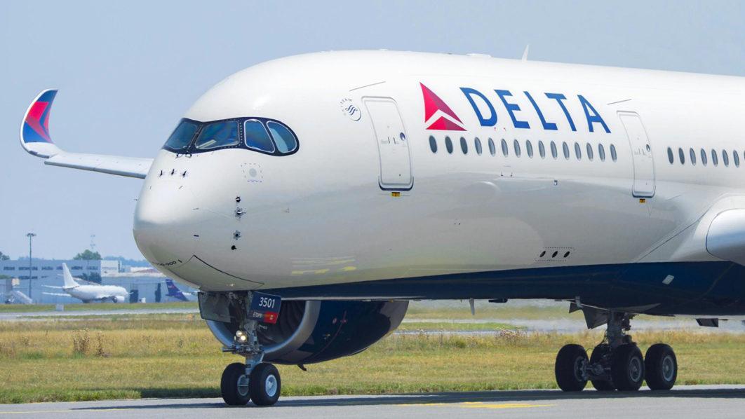 Passageiros da Delta em voo de retorno para Atlanta