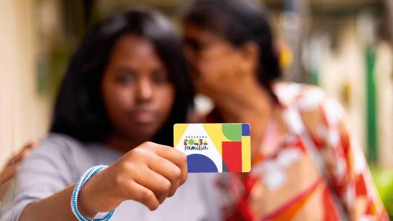 Bolsa Família: aumento do benefício reduziu busca por trabalho.