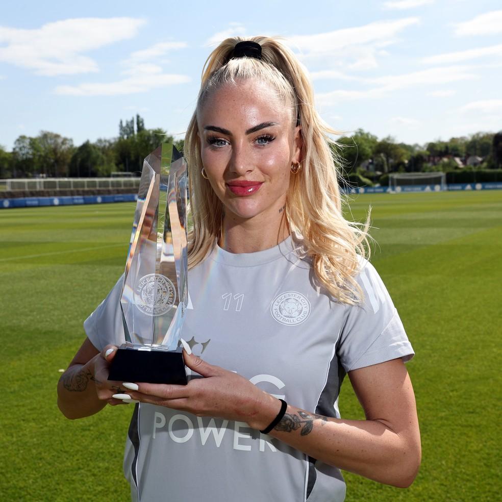 Alisha Lehman é eleita melhor jogadora da temporada do Leicester pelos torcedores