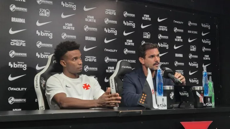 Renato Gaúcho segue no Vasco após derrota e protestos da torcida