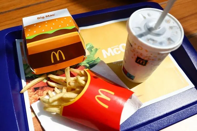 Mudanças no McDonald’s geram polêmica entre consumidores e atacam atendentes