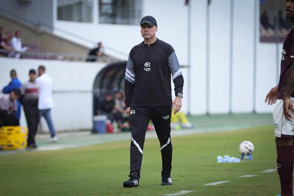 Rogério Corrêa, técnico da Ferroviária