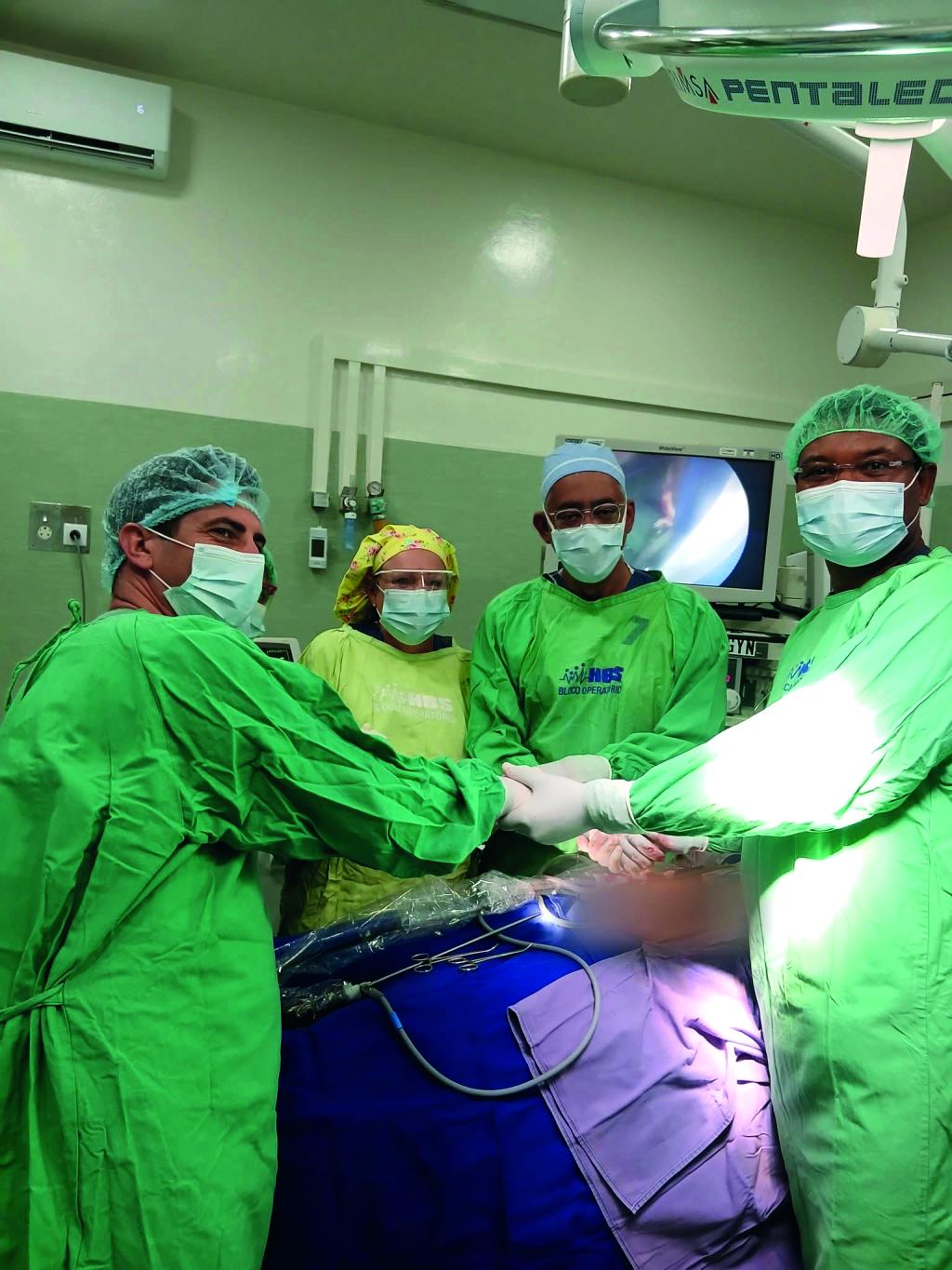 Equipa médica da CVAMS durante a missão em Cabo Verde