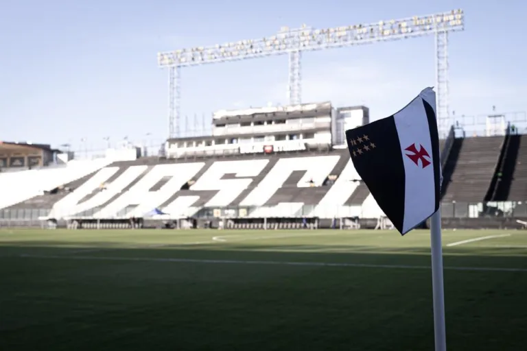 Vasco e Athletico-PR: Confronto Histórico e Atual na 15ª Rodada do Brasileirão
