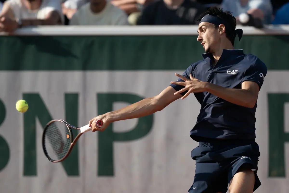 Lorenzo Sonego em ação antes do ATP Rome