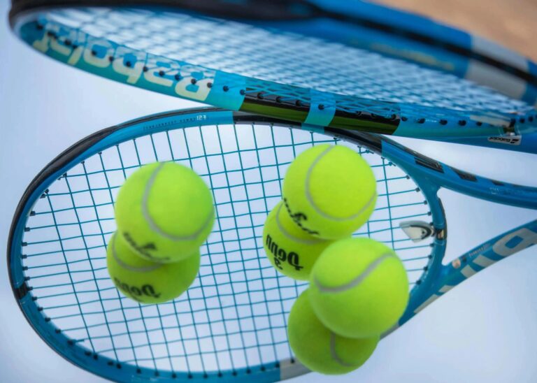 Emoções à flor da pele: Marta Kostyuk avança em Roland Garros após ataque a Kyiv