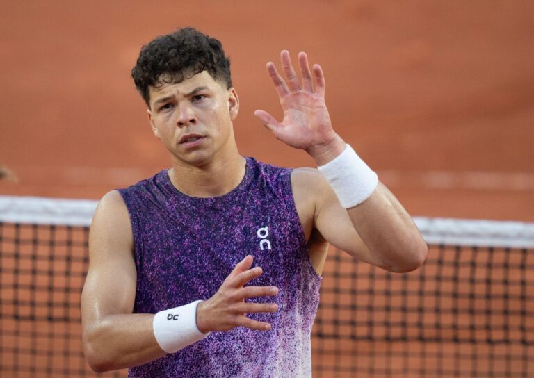 Ben Shelton Sofre Derrota Surpreendente e Deixa Rival em Lágrimas no Aberto da França