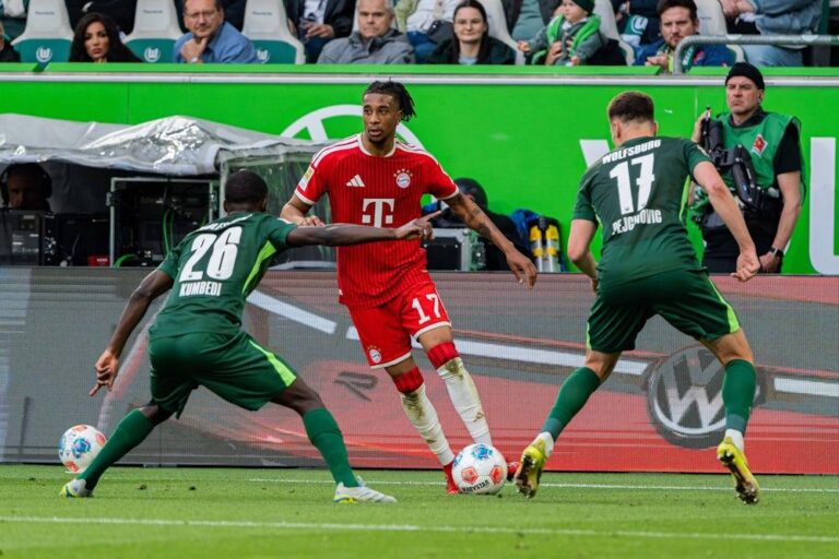 FC Bayern conquista vitória com gol de Michael Olise em um jogo emocionante